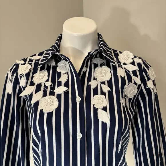 Carolina Herrera NY Shirt 2 Blue White Stripe Button Front Floral Appliqué - Picture 4 of 12